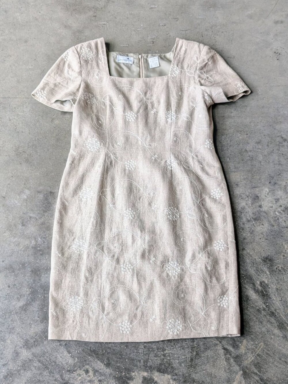 Vintage 90s Liz Claiborne Beige Linen Floral Embroidered Sheath Dress size 10 - Picture 2 of 9